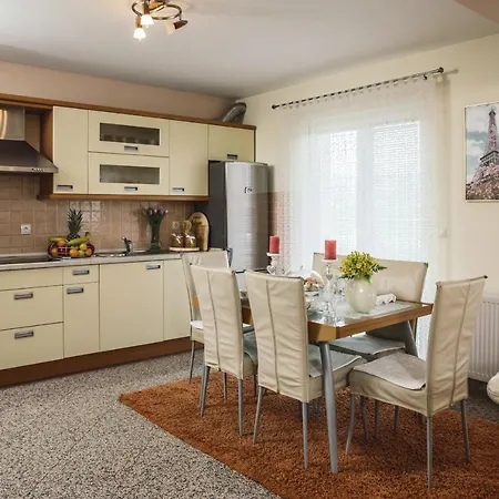 Luxury Leonarda On The River Vrljika Apartment *