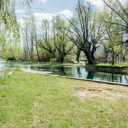 Luxury Leonarda On The River Vrljika Apartment *