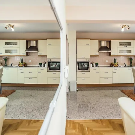 Luxury Leonarda On The River Vrljika Apartment