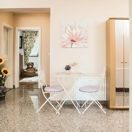 Luxury Leonarda On The River Vrljika Apartment *