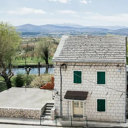 Luxury Leonarda On The River Vrljika Apartment